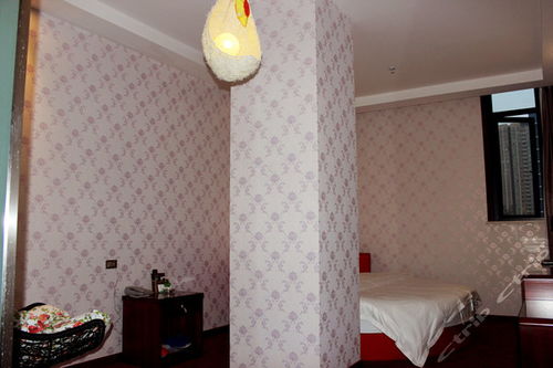 鄭州月牙石酒店情侶房限時團購，僅149元享浪漫之旅